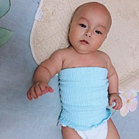 宝宝吃奶非要一个晚上吊在上面吃 一晚上隔一个多小时就要找乳头 不给就哼唧 老对着一个方向睡一两个小时...