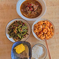 对于下厨这件事情越来越顺手 热爱 我跟老公两个人都是吃货 哈哈哈 对于做饭这件事真要好好下功夫的...