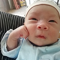 不知道他在思考啥，咱不敢说也不敢吻