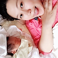 今天我们四天了，宝宝每天都好乖，今天宝宝自己告别奶粉了，母乳已经够吃了！人生得一宝，足以！