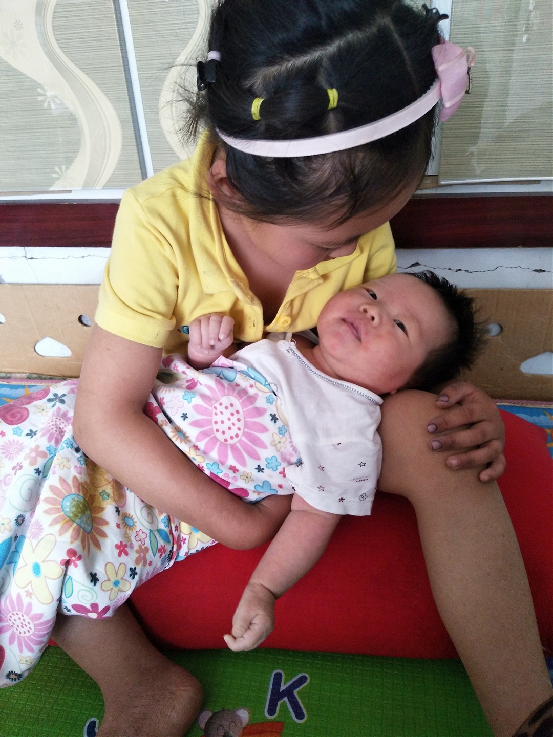 幸福呀😊！我的两个宝贝闺女(๑˙❥˙๑)！一定以后是幸福的！爱你们！大宝贝很听话！对妹妹也很照顾！帮我做了不少的事情！爱你们么么哒～(^з^)-☆！