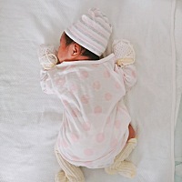 打卡+1：我想说女人天生就是生儿育女吗？怀孕是我，生是我，喂奶是我，换尿布也是我，他爸虽然月子...