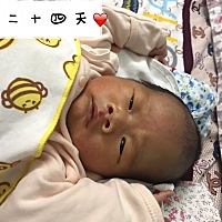 宝宝每次嗯嗯嗯的叫，睡不好，偶尔还吐奶，不知道是胀气还是肠绞痛，有时候又很心疼他。母乳和奶粉...