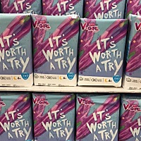 逛超市老公问我在干嘛，买了什么，我发了一张姨妈巾的图片，他说他也买过，一瓶五块钱，我想知道你...