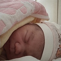 宝宝出生三天啦！是个女宝宝，6.1斤，原本打算顺产的，最后检查宝宝胎心率有点高，担心缺氧，还是给...