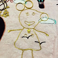 最近看朋友圈老火的黄金佩奇图片 我也翻出老底拼一个￼顺便晒一下我所有的饰品