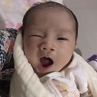 10天的宝宝，精力恢复了给大家分享一下，刨腹产，女宝6斤1两，刚生下来就很干净，孕期没有孕吐，肚...