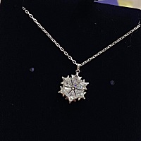 睡醒就看见枕头旁边的七夕🎁礼物，感谢郭老板[跳跳][跳跳]