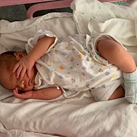 2019年7月17日顺产 6.5斤，轻微撕裂，三个小时，开三指进产房上无痛，打了无痛也不是完全不疼，麻醉师好...