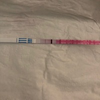 今天是本来是来月经的，但是没有来，排卵试纸测出这样