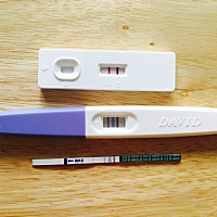 这是中了吗？大姨妈按时间算应该是明天来，今天早上吃饭时突然有反胃的感觉，赶紧测了下，结果双杠...