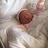 8月16日的预产期，8月31日晚上刚过12点宝宝就发功啦，是个5.8斤的佩奇，因为是晚上，只有一个值班医生所...