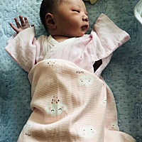 疼了30多小时宫口还是只开了两指不开了，8.1凌晨转剖宫产7斤2两的小乔治出生了