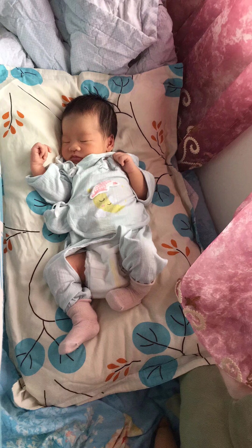 我家乐宝满月啦