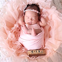 宝宝一个多月了 这几天晚上6.7点开始不愿意喝奶 饿了也不愿意    （我奶水很足）昨天她距离上次喝奶3个...