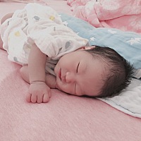 每天最累的就是吸奶器吸奶啦，还有一个小时就会溢乳，不知道还要这样多久？越来越爱我的小宝贝了，...