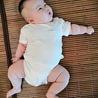 早上称空腹8.3公斤，喝了奶后称8.5公斤 还有五天就三个月啦！