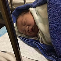 没有很多奶水，被裹的都流血了怎么办？很疼，我想问什么时候会奶水多一点不会那么疼了？！