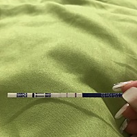 上个月一号初来的大姨妈  这个月经期管家显示在排卵期第6天 早孕试纸这样子的显示  所以是什么情况啊