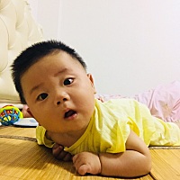 看见别人的宝宝好可爱，想自己生，生了一个就不想生娃了，虽然看他一天天成长很欣慰但是一个人带娃...