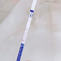 有没有有经验的宝妈给点提示？月经已经晚了三天了，然后家里没有验孕棒了，我就用排卵试纸试了一下，结...