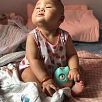 烦，半夜不睡，都过去2个小时了翻来翻去睡不着，抱了睡放了有醒，哎，，，，，，，，你倒是睡啊，怎么就...