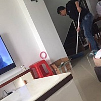 准备出去玩，我说我去化个妆，也就涂涂粉底画个口红和眉毛，十几分钟的时间，等我打扮好，准备喊老...