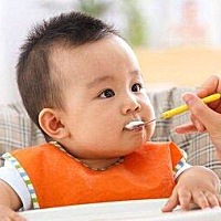 宝宝添加辅食初期，这五类食品千万不要给孩子吃 一般情况下宝宝在5-6个月开始增长迅速，对营养的需求也...