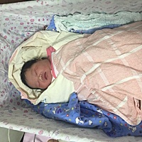 实在等不了你自己发动，今天还是把你剖出来了，40周加2，刚刚好十斤谁见到谁说在医院都快成为网红了...