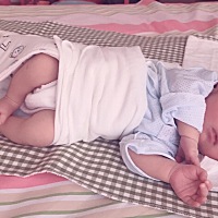 哈哈    美颜拍的照片，每天看着宝宝长大从一开始的不是特别习惯到现在的婆婆抱久了都有点小嫉妒，才体...