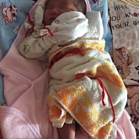 宝宝今天23天了，奶水少得可怜.一直靠奶粉觉得自己这个乳头就像安抚奶头一样，唉.白长了俩个大凶器