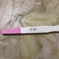 2019年，7月26号下午有褐色分泌物，第二天就没有了，在26号之前4-5天一直乳房胀痛，在8月2号检查就是下...