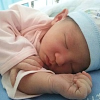 怀孕之前看到别人的宝宝好可爱，当时就很想自己也能有个，怀孕之后就发现太痛苦了 前期孕吐，后期宝宝太...