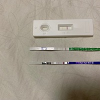 末次月经7.10 距离姨妈日还有三天 上面两个一个是昨天测的，一个是今早测的，最下面的是刚测的，应该是...