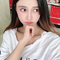 怀孕的时候拍照感觉自己还是少女，生完孩子再也找不到少女的感觉了。不知道是心理作用还是真的老了...