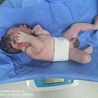 小家伙，三个月了。越来越乖了，妈妈爱你。第一张刚出生的时候，6.8斤，最后一张，三个月的你，15斤...