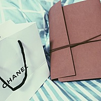 晚来的七夕礼物～由于昨天我老公太忙了，都没有花时间陪我，不过今天他请了假陪我去吃了饭逛了街嗯...