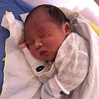 生完第三天 各种生无可恋😭😭😭 8月6号剖腹产的 因为二胎  第一天手术到病房都很好。没有不适应 ...