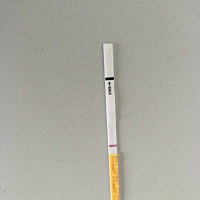 刚才好朋友给我说她怀孕了，一边替她高兴，一边又黯然神伤落泪。本来告诉自己要乐观，该来的迟早都...