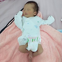 好难过，娃被我养成什么样了，好抑郁啊，不知是我体质不好还是宝宝体质不好吃母乳都不长肉3个月23天了才...