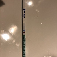 亲爱的宝妈们，第二条杠不是很明显，也不知道是不是怀孕了呢？