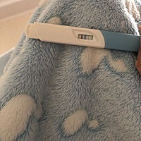 备孕两个月，这是今天测的，还有没有希望，这几天胸胀痛乳头痛过两天就是姨妈日了希望不要炸胡