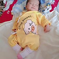 晒一晒俺的12天小棉袄，超省心的娃，白天能睡大半天，晚上有时候能睡一夜，有时候醒一次，越看越可爱�...