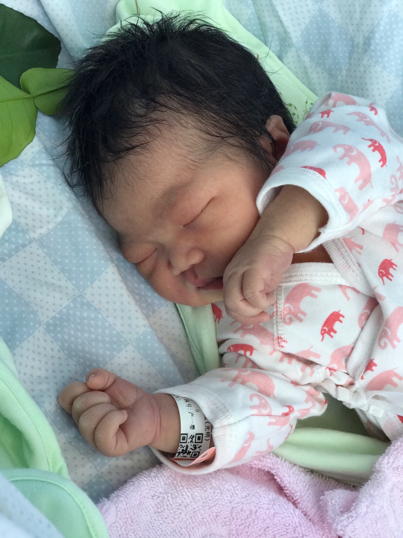 吃飽睡，睡飽吃的天使寶寶👼，愛你，超級愛！