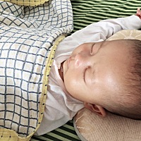 刚出生的时候不会哭闹，现在越大越会哭闹，心好累啊，一个人带娃特辛苦