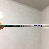 刚刚测的，隐隐约约看到模糊一条红线，是我看错了吗？已经备孕了三个月，都准备看医生测身体情况了，请...