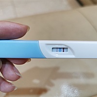 请问，这是中了吗？上个月是9号来的例假，今天见大姨妈没来所以吃完晚饭测了下，秒红双杆，是中了吗？会...