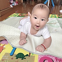 不到四个月就想爬，你真是厉害了୧😂୨