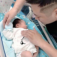 八月八号剖宫产6.3女宝一枚，说一下生后感，我是直接选择剖宫产的，不敢顺产怕太疼，刚推进手术室时候特...