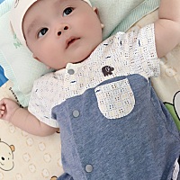 儿子70天了，特别的乖。